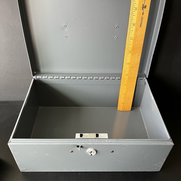 Metal Gray Cash Box with Coin Tray - Picture 3 of 6